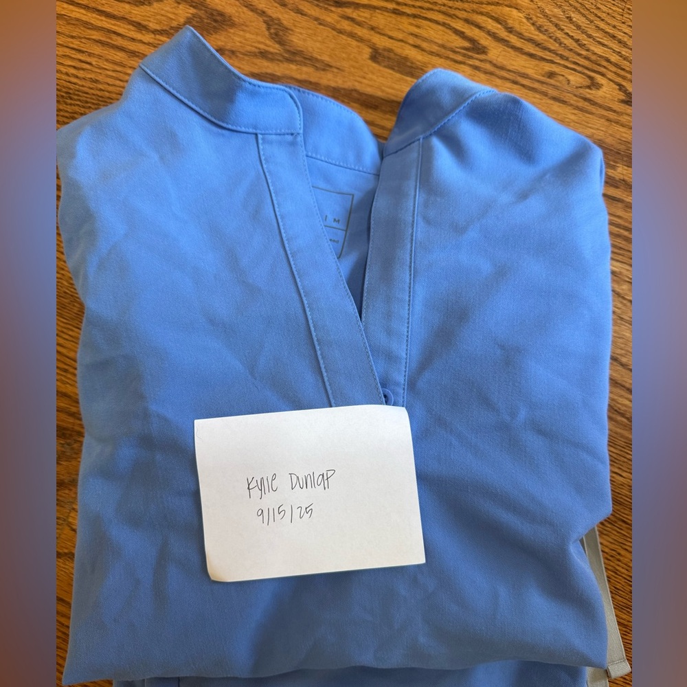 Figs Rafaela scrub top size M, ceil blue
